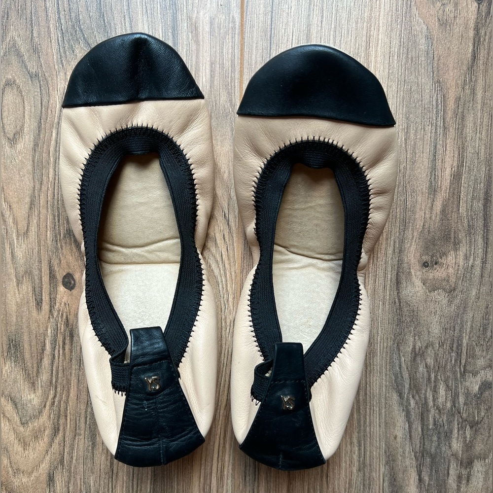 Yosi Samra Black and Cream Ballet Flats